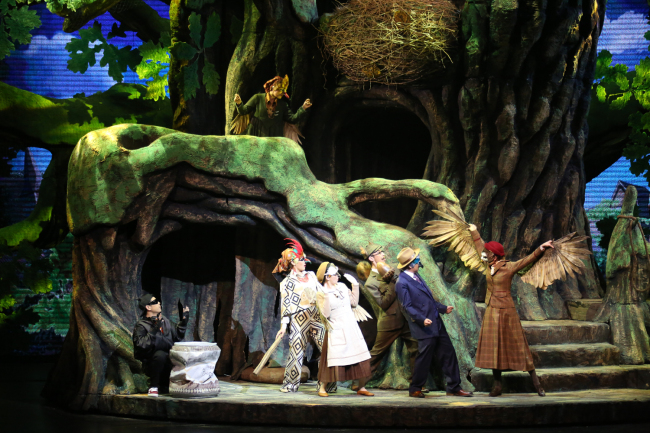 "The See-saw Tree", a British children's play about environmental issues, premiered at the China National Theater for Children in Beijing on Thursday, December 20, 2018. [Photo provided to China Plus]